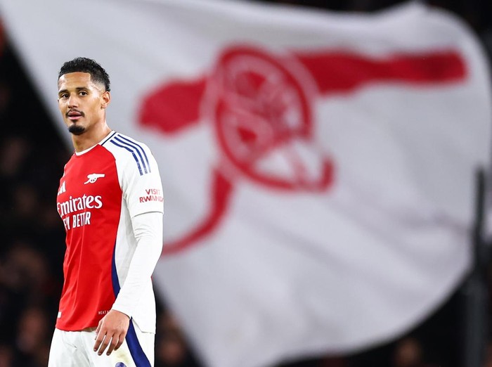 LONDON, ENGLAND - DECEMBER 3: William Saliba of Arsenal with a cannon flag behind him during the Premier League match between Arsenal FC and Manchester United FC at Emirates Stadium on December 3, 2024 in London, England. (Photo by Jacques Feeney/Offside/Offside via Getty Images)