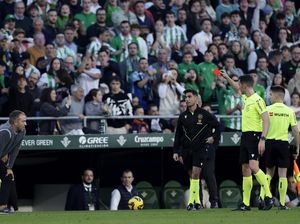 Flick Dikartu Merah, Terancam Absen Pimpin Barca Lawan Atletico Flick Dikartu Merah, Terancam Absen Pimpin Barca Lawan Atletico