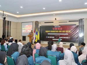 Bahaya Narkoba-Cegah Judi Online di Kampus Digalakkan Polisi Banyuwangi Bahaya Narkoba-Cegah Judi Online di Kampus Digalakkan Polisi Banyuwangi