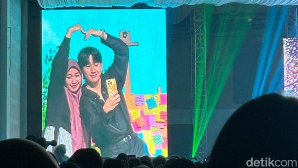Interaksi Jung Hae In dan Fans di Fanmeeting yang Bikin Meleyot