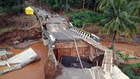 Jembatan Penghubung Pelabuhan Ratu-Geopark Ciletuh Rusak Diterjang Banjir