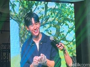 Video Momen Tak Terduga yang Bikin Jung Hae In Kaget di Fan Meeting