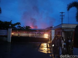 4 Jam Terbakar, Api di Pabrik Garmen Magelang Akhirnya Padam 4 Jam Terbakar, Api di Pabrik Garmen Magelang Akhirnya Padam