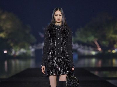 10 Koleksi Chanel Metiers Dart 2024/2025, Busana Terinspirasi Budaya China