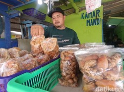 Menjajal Peyek Yutuk, Camilan Kecoa Laut Khas Widarapayung Cilacap