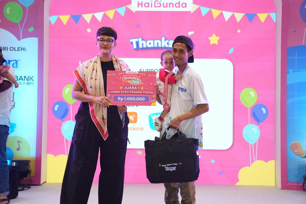 Lomba Ayah Pasang Popok Anak di Bundafest 2024