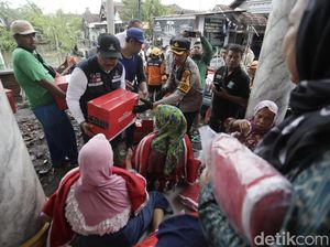 Bantuan Senilai Rp 896 Juta Dikucurkan untuk Pengungsi Banjir Pasuruan Bantuan Senilai Rp 896 Juta Dikucurkan untuk Pengungsi Banjir Pasuruan