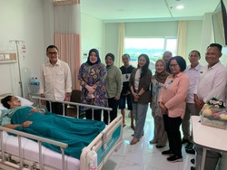 Menteri P2MI Jenguk PMI Ilegal yang Sempat Koma di Malaysia