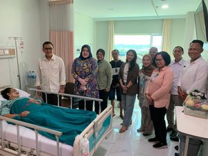 Menteri P2MI Jenguk PMI Ilegal yang Sempat Koma di Malaysia Menteri P2MI Jenguk PMI Ilegal yang Sempat Koma di Malaysia