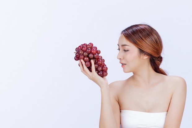 Pembersih wajah anggur/ Foto: Freepik.com/jcomp