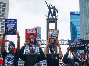 Pakai Topeng Munir, Aktivis Peringati Hari HAM di CFD Jakarta Pakai Topeng Munir, Aktivis Peringati Hari HAM di CFD Jakarta