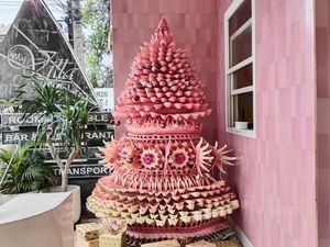 Pohon Natal Unik Berbahan Daun Lontar di Restoran Vegan Canggu Pohon Natal Unik Berbahan Daun Lontar di Restoran Vegan Canggu