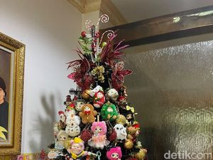 Viral Pohon Natal Unik Disebut Punya Crazy Rich, Hiasannya Boneka Labubu