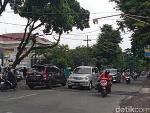 Polisi Tidur di Jalan Terusan Dieng Kota Malang Dikritik Netizen Polisi Tidur di Jalan Terusan Dieng Kota Malang Dikritik Netizen