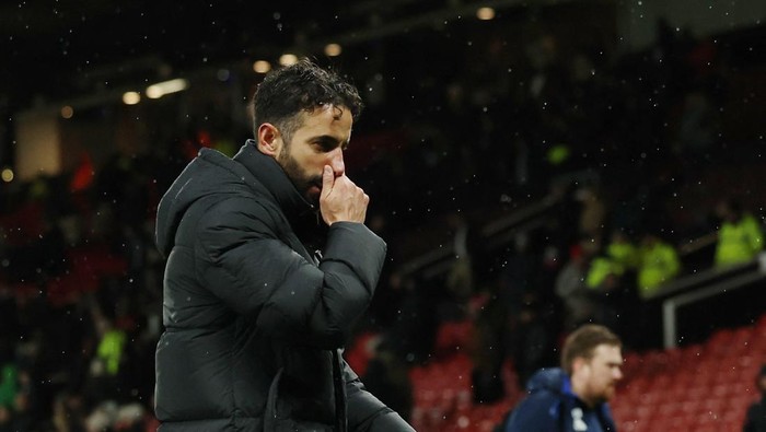 Soccer Football - Premier League - Manchester United v Nottingham Forest - Old Trafford, Manchester, Britain - December 7, 2024 Manchester United manager Ruben Amorim looks dejected after the match Action Images via Reuters/Lee Smith EDITORIAL USE ONLY. NO USE WITH UNAUTHORIZED AUDIO, VIDEO, DATA, FIXTURE LISTS, CLUB/LEAGUE LOGOS OR LIVE SERVICES. ONLINE IN-MATCH USE LIMITED TO 120 IMAGES, NO VIDEO EMULATION. NO USE IN BETTING, GAMES OR SINGLE CLUB/LEAGUE/PLAYER PUBLICATIONS. PLEASE CONTACT YOUR ACCOUNT REPRESENTATIVE FOR FURTHER DETAILS..