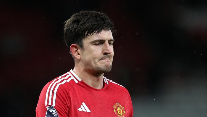 Soccer Football - Premier League - Manchester United v Nottingham Forest - Old Trafford, Manchester, Britain - December 7, 2024 Manchester Uniteds Harry Maguire looks dejected after the match REUTERS/Scott Heppell EDITORIAL USE ONLY. NO USE WITH UNAUTHORIZED AUDIO, VIDEO, DATA, FIXTURE LISTS, CLUB/LEAGUE LOGOS OR LIVE SERVICES. ONLINE IN-MATCH USE LIMITED TO 120 IMAGES, NO VIDEO EMULATION. NO USE IN BETTING, GAMES OR SINGLE CLUB/LEAGUE/PLAYER PUBLICATIONS. PLEASE CONTACT YOUR ACCOUNT REPRESENTATIVE FOR FURTHER DETAILS..