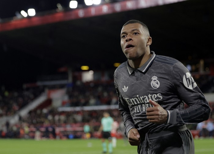 Soccer Football - LaLiga - Girona v Real Madrid - Estadi Montilivi, Girona, Spain - December 7, 2024 Real Madrids Kylian Mbappe celebrates scoring their third goal REUTERS/Jon Nazca