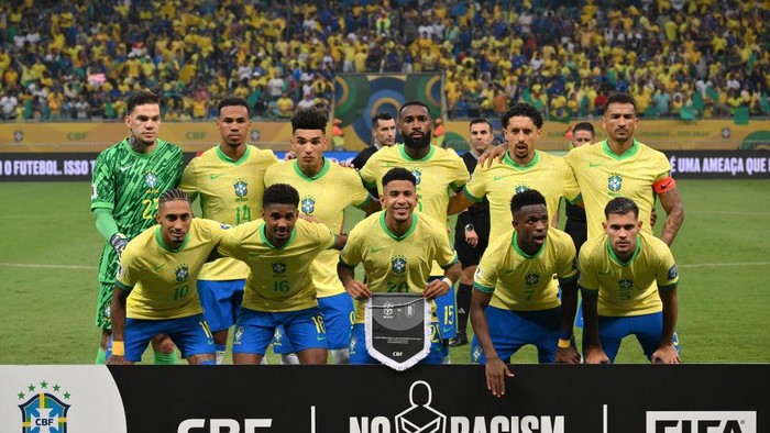 SALVADOR, BRAZIL - NOVEMBER 19: Players of Brazil pose for a team photo prior the South American FIFA World Cup 2026 Qualifier match between Brazil and Uruguay at Arena Fonte Nova on November 19, 2024 in Salvador, Brazil. (Photo by Pedro Vilela/Getty Images)