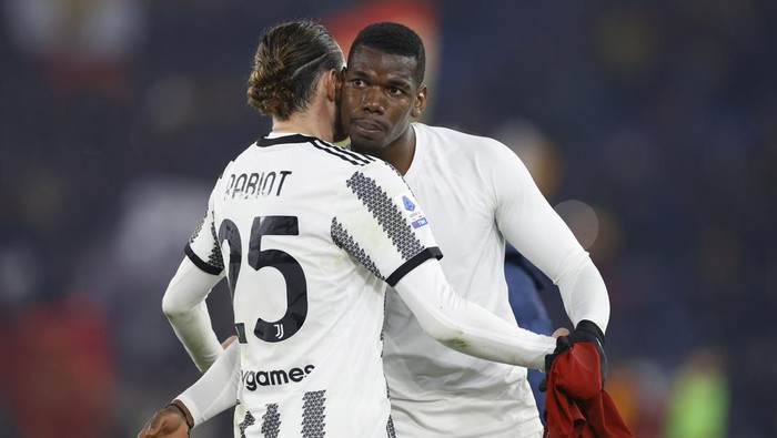 ROME, ITALY - MARCH 05: Paul Pogba of Juventus FC hughs Adrien Rabiot of Juventus FC after the Serie A match between AS Roma and Juventus at Stadio Olimpico on March 5, 2023 in Rome, Italy. (Photo by Matteo Ciambelli/DeFodi Images via Getty Images)