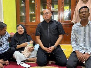 Andre Rosiade Bantu Biaya Pengobatan Bayi Tanpa Anus di Solok Selatan Andre Rosiade Bantu Biaya Pengobatan Bayi Tanpa Anus di Solok Selatan