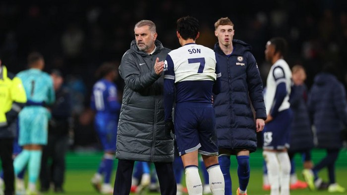 LONDON, ENGLAND - DECEMBER 08: Ange Postecoglou manager / head coach of Tottenham Hotspur with a dejected Son Heung-Min after the Premier League match between Tottenham Hotspur FC and Chelsea FC at Tottenham Hotspur Stadium on December 08, 2024 in London, England. (Photo by Marc Atkins/Getty Images)