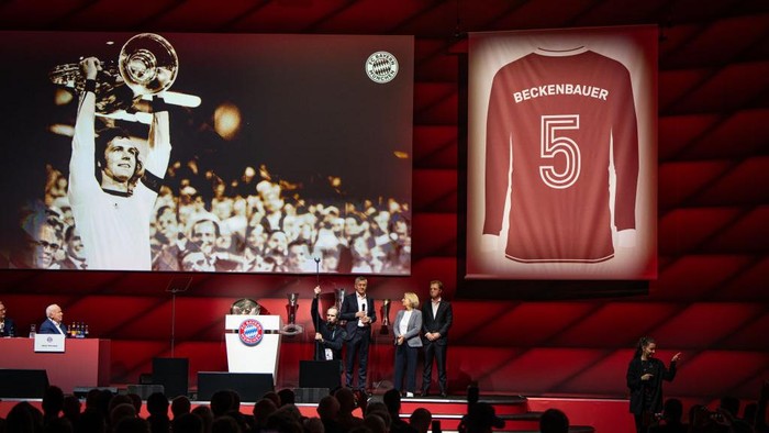 MUNICH, GERMANY - DECEMBER 08: (EDITORS NOTE: Image has been digitally enhanced.) Herbert Hainer, president of FC Bayern Muenchen, at the tribute to Franz Beckenbauer during the annual general meeting of football club FC Bayern Muenchen at Rudi-Sedlmayer-Halle on December 08, 2024 in Munich, Germany. (Photo by S. Mellar/FC Bayern via Getty Images)