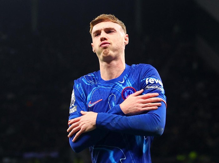 LONDON, ENGLAND - DECEMBER 08: Cole Palmer of Chelsea celebrates scoring his side's second goal during the Premier League match between Tottenham Hotspur FC and Chelsea FC at Tottenham Hotspur Stadium on December 08, 2024 in London, England. (Photo by Chris Brunskill/Fantasista/Getty Images)