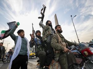 Pemberontak Suriah Buru Pejabat Rezim Assad yang Terlibat Penyiksaan Pemberontak Suriah Buru Pejabat Rezim Assad yang Terlibat Penyiksaan