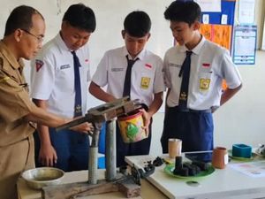 Ngalam Mbois: Guru di Malang Ubah Sampah Jadi Briket Ramah Lingkungan Ngalam Mbois: Guru di Malang Ubah Sampah Jadi Briket Ramah Lingkungan