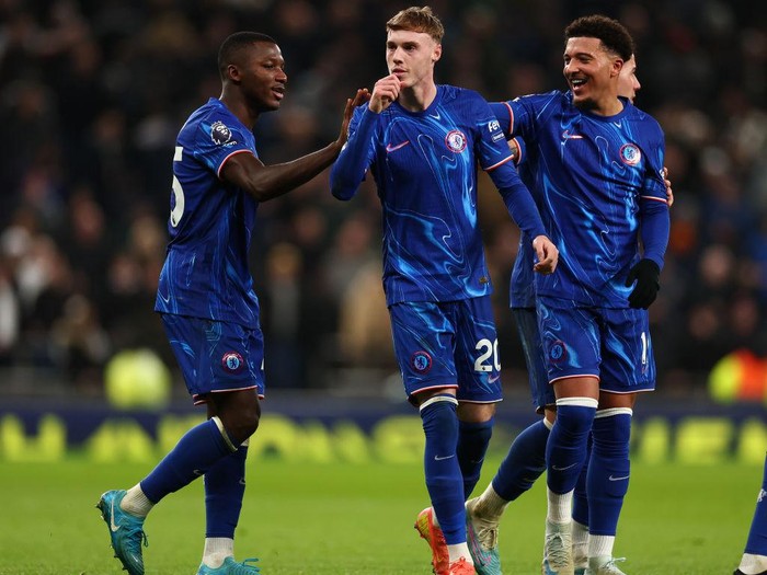 LONDON, ENGLAND - DECEMBER 8: Cole Palmer of Chelsea celebrates with Moises Caicedo and Jadon Sancho after he scored his second goal for 2-4
 during the Premier League match between Tottenham Hotspur FC and Chelsea FC at Tottenham Hotspur Stadium on December 8, 2024 in London, England. (Photo by Shaun Brooks - CameraSport via Getty Images)