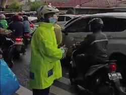 Cuaca Gerimis, Lalin Letjend Suprapto Arah Senen Macet