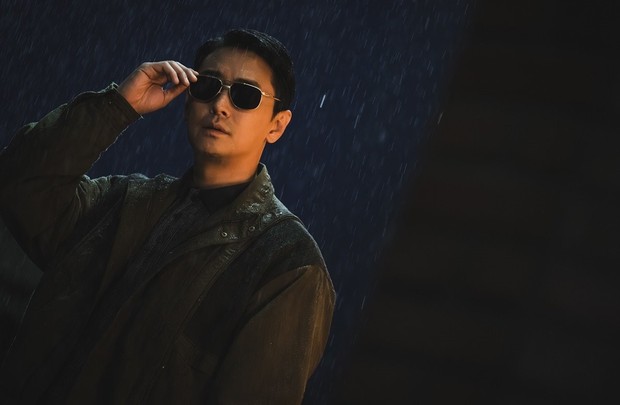 Ju Ji Hoon di Light Shop/ Foto: instagram.com/disneypluskr Ju Ji Hoon di Light Shop/ Foto: instagram.com/disneypluskr