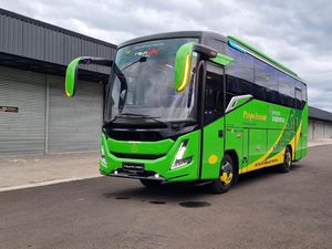 Trijaya Union Rilis Bus Medium Baru, Cocok Buat Angkutan Karyawan dan Pariwisata Trijaya Union Rilis Bus Medium Baru, Cocok Buat Angkutan Karyawan dan Pariwisata
