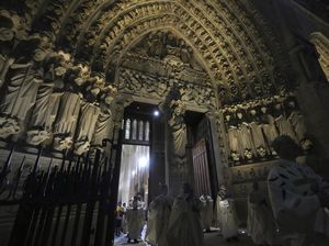 Katedral Notre Dame Paris Kembali Dibuka Pasca Kebakaran 2019 Katedral Notre Dame Paris Kembali Dibuka Pasca Kebakaran 2019