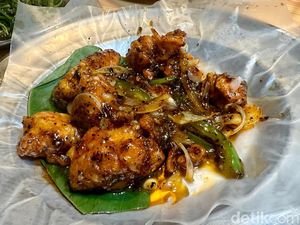 Video: Yang Baru di Blok M, Ayam Lada Hitam-Udang Asam Manis Enak Video: Yang Baru di Blok M, Ayam Lada Hitam-Udang Asam Manis Enak