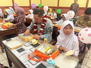 Bakamla RI Gelar Makan Gratis Bergizi Bareng Pelajar SDN 04 Bengkulu Bakamla RI Gelar Makan Gratis Bergizi Bareng Pelajar SDN 04 Bengkulu
