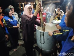 Khofifah Bantu Tangani Banjir Luapan Avur Watudakon di Mojokerto-Jombang