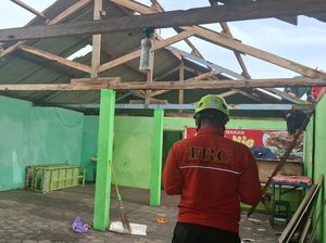 13 Warung di Pantai Depok Bantul Rusak Dihantam Angin Kencang