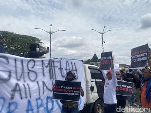Aliansi Santri Jalanan Jogja Tolak Gus Miftah Mundur dari Utusan Presiden Aliansi Santri Jalanan Jogja Tolak Gus Miftah Mundur dari Utusan Presiden