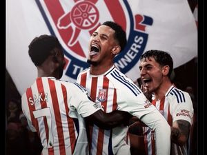 Meme Arsenal Jadi Stoke 2.0, Kembali Cetak Gol dari Sepak Pojok