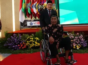 Pernah Jadi Tukang Cukur-Kerja di Pabrik, Kini Mundakir Sukses Jadi Rektor