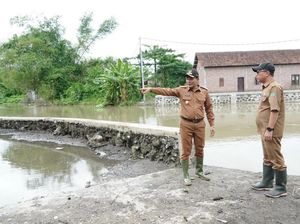 Sidak Lokasi Banjir, Plt Bupati Sidoarjo Pastikan Penanganan yang Baik