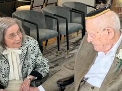 Pasangan Ini Jadi Pengantin Tertua di Dunia, Menikah Usia 100 Tahun