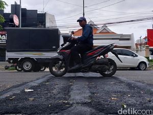 Usai Jadi Sorotan, Polisi Tidur di Jalan Terusan Dieng Kota Malang Diperbaiki Usai Jadi Sorotan, Polisi Tidur di Jalan Terusan Dieng Kota Malang Diperbaiki