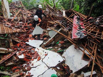 Puluhan Rumah Rusak Akibat Pergeseran Tanah di Cikembar Sukabumi