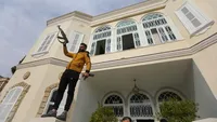 Penampakkan Rumah Presiden Assad yang Diduduki dan Dijarah Warga