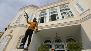 Penampakkan Rumah Presiden Assad yang Diduduki dan Dijarah Warga