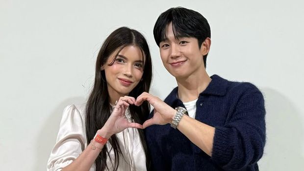 Sabrina Chairunnisa pamer foto bareng Jung Hae In