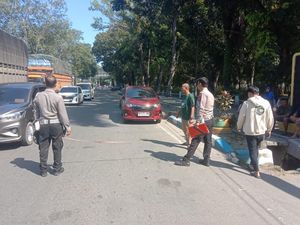 Truk Tangki Tabrak Mobil-Pohon di Deli Serdang, Sopir Luka-luka