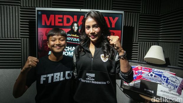 Sheva Imut Priska Furyzcha dan Shafira Ika Putri dalam perbincangan berbareng detikSport di Kantor Footballicious, Jakarta Selatan, Senin (9/12/2024).